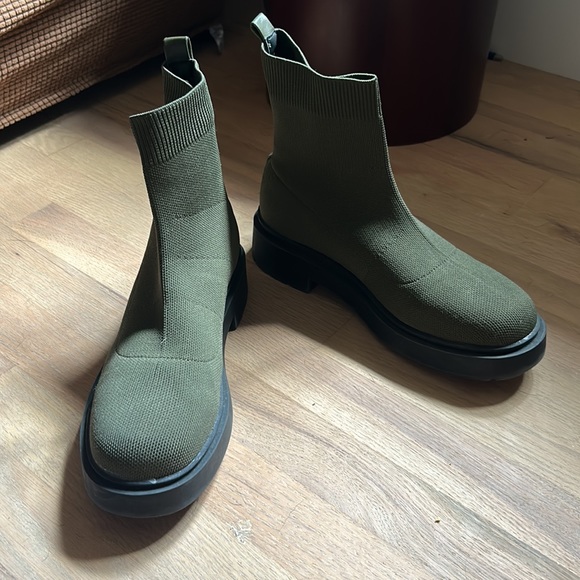 River Island Knitted Flat boot in khaki, ASOS - Picture 2 of 4